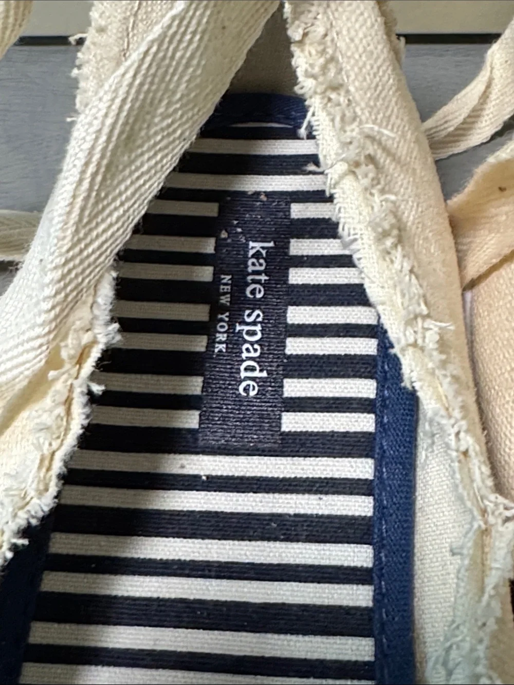 Kate Spade Hayley Cream Canvas Lace-Up Sneakers with Striped Insole Size 9.5 New